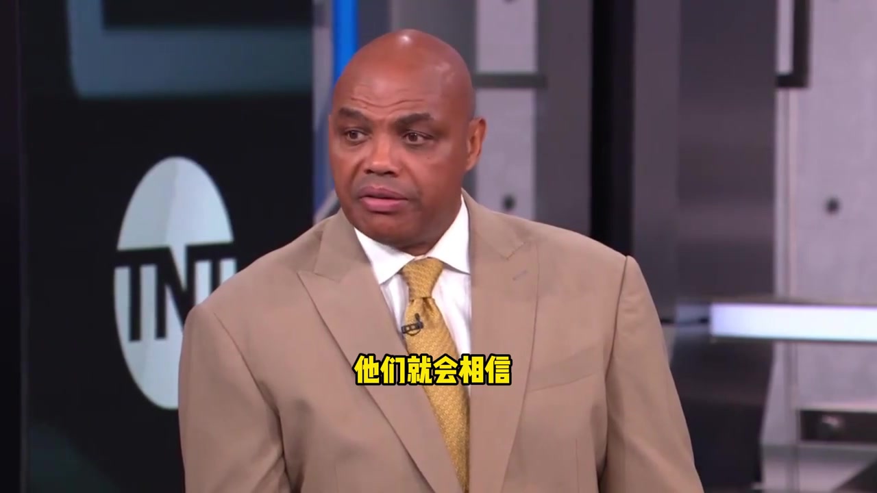 巴克利：约基奇在控制着这支球队，之前很少看他暂停时情绪激动